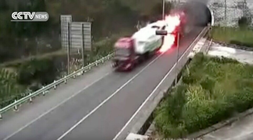 Video: I full fyr ut av tunnelen