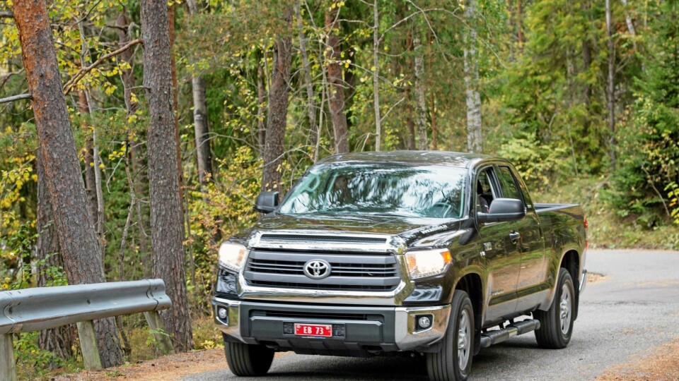 GEDIGEN: Toyota Tundra er en gedigen bil med mye kjørekomfort.