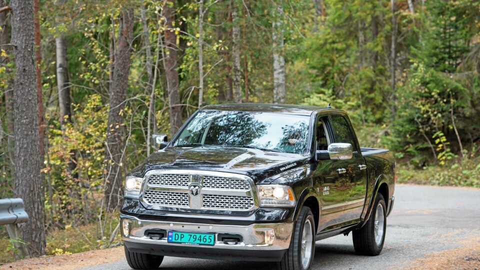 STOR: Dodge RAM er stor på alle måter. Enorme krefter og komfort i høysetet.