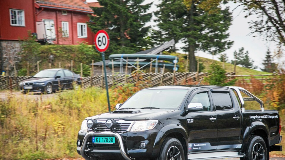 TØFF: Toyota Hilux rigget hos Arctic Trucks er en tøff bil. Men det er ikke store forskjellene å spore fra standardvarianten.