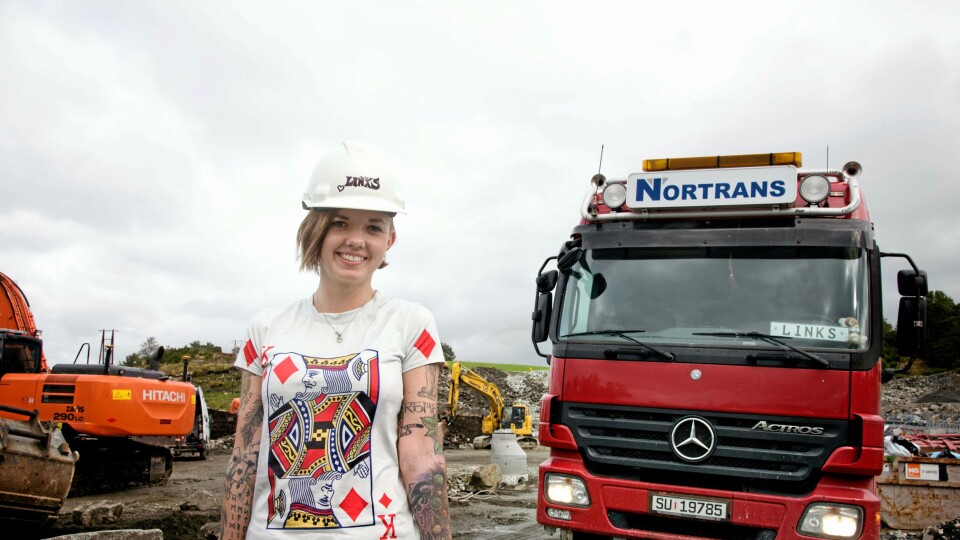 28 år gammel fikk Adelheid R. Greve sin første jobb. Hun storkoser seg på jobb.