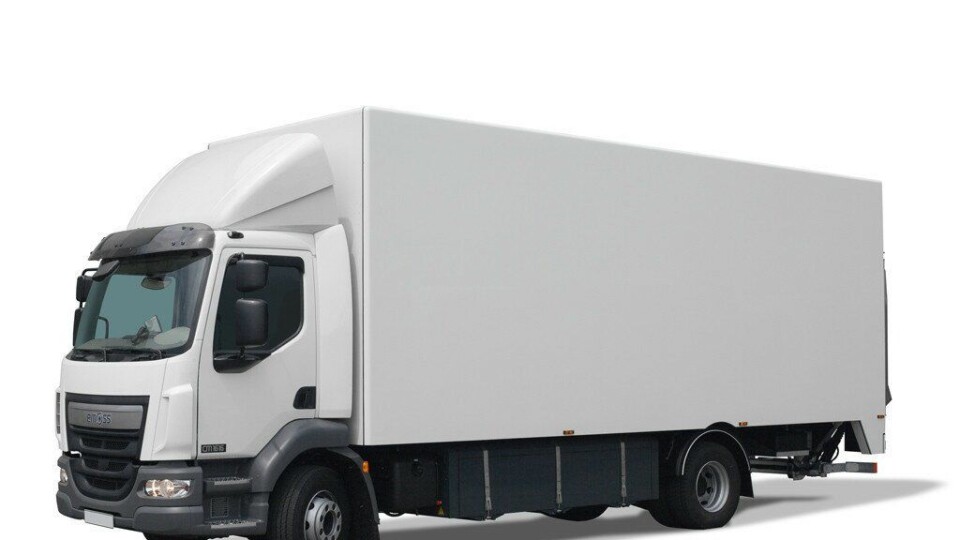 En slik Emoss CM1616 (16 tonn) basert på en DAF LF55 ble levert til en bedrift i Finland i juni 2015. Våren 2016 blir Emoss-lastebiler å se i Norge også på oppdrag for Asko.