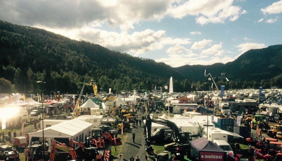 Salget av anleggsmaskiner går svært godt for tiden. Her fra anleggsutstillingen på Dyrsku'n i Seljord.