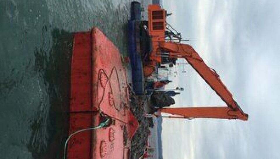 Stor-skuffa fra Klepp Mek skal brukes av denne Hitachi-en på mudringslekteren Caesar.