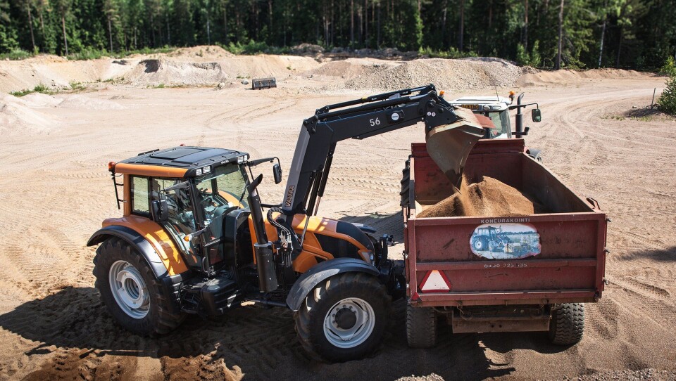 Arkivbilde av rammestyrt Valtra. Valtra skal nå ikke lenger importeres av Lantmännen Maskin til Norge - men av Eikmaskin AS. Arkivbilde av rammestyrt Valtra. Valtra skal nå ikke lenger importeres av Lantmännen Maskin til Norge - men av Eikmaskin AS.