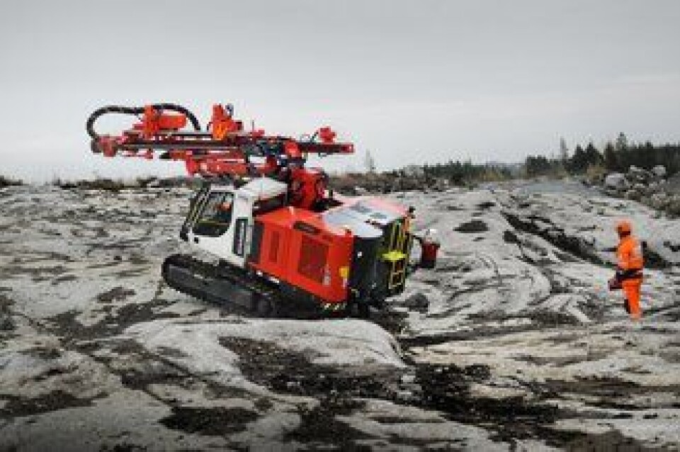 Føreren kan bruke alle riggens grunnleggende funksjoner fra avstand med det nye systemet.