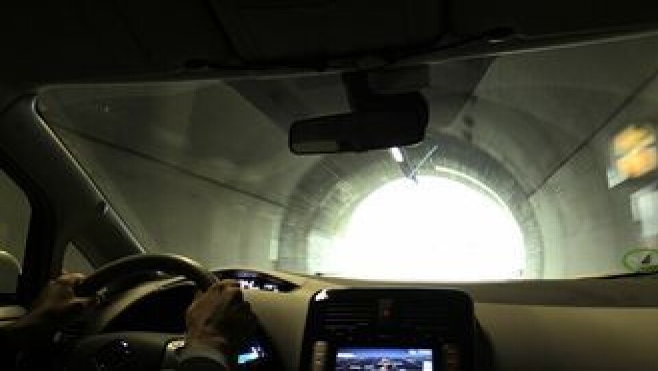 Med sola imot på vei ut av en tunnel, mister man i realiteten synet en liten stund.