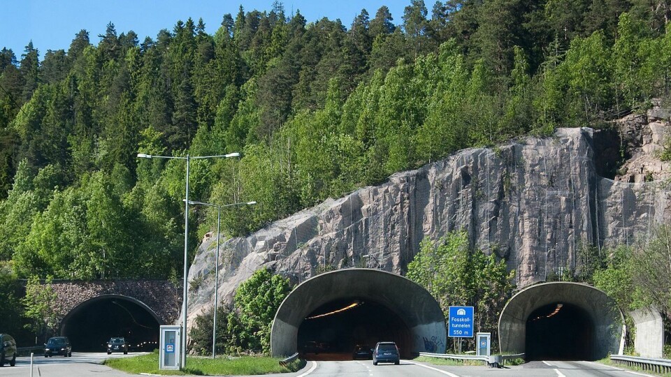 Fosskollentunnelen er delt i tre løp på E18 mellom Drammen og Liertoppen.
