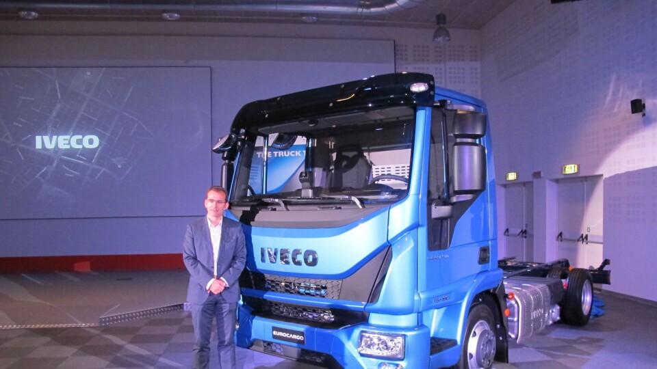 Smil til verden og verdens smiler igjen! Utsagnet symboliserer budskapet fra Ivecosjef Pierre LaHutte da han presenterte en smilende Iveco Eurocargo for Truck of the Year-juryen for noen uker siden. Smil til verden og verdens smiler igjen! Utsagnet symboliserer budskapet fra Ivecosjef Pierre LaHutte da han presenterte en smilende Iveco Eurocargo for Truck of the Year-juryen for noen uker siden.