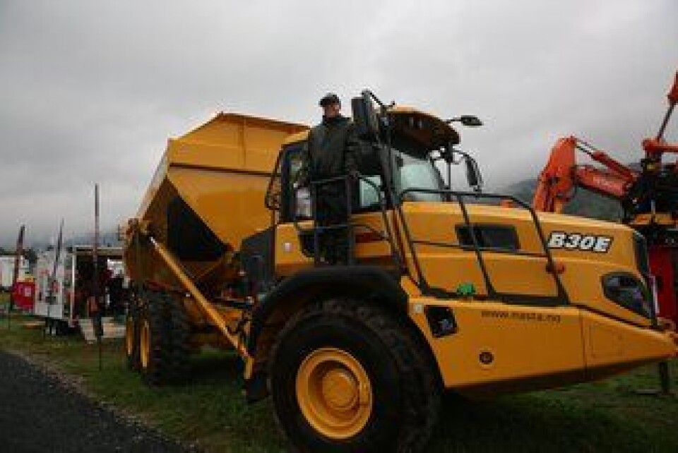 Andreas Hagen er en av Anlegg&Transports mest trofaste lesere og også en trofast besøkende på Dyrsku'n. Her på Nastas utstilte Bell-dumper.