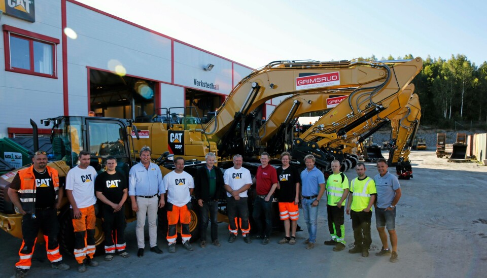 PÅFYLL AV MASKINER: Halden-entreprenøren Leif Grimsrud AS byttet ut seks anleggsmaskiner i ett jafs denne uken. Det ble mye maskinprat på Pon Equipmens avdeling i Rygge.