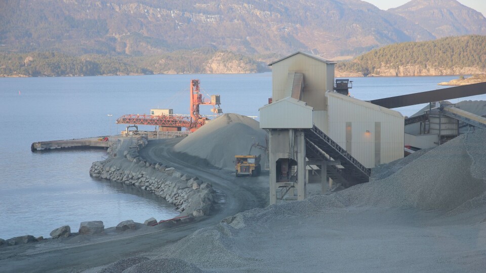 Bilde fra Norsk Stein AS, Jelsa, i Rogaland. Årlig produseres det her ca. 10 millioner tonn materialer til det europeiske markedet.