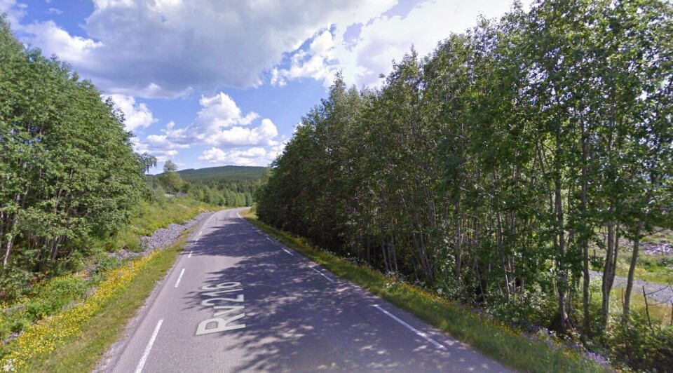 Innbyggerne i Ringsaker kommune i Hedmark opplever at fylkesvei 216 ikke er sikker å ferdes langs med en sterkt økende trafikk. Nå bygger lokalbefolkningen gang- og sykkelvei ved siden av fylkesveien på dugnad.