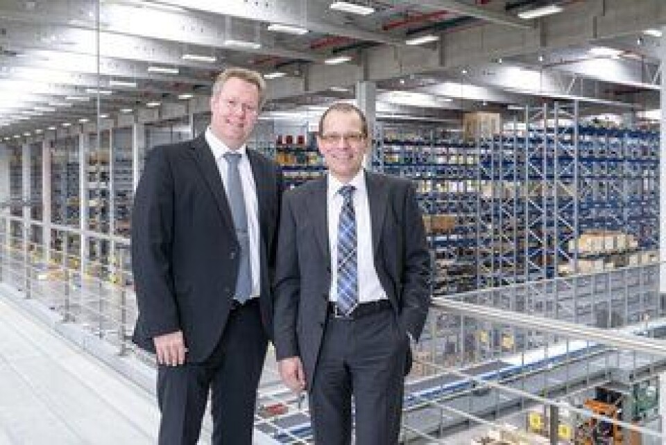 Adm. direktør Martin Barth (t.h) i Liebherr-Logistics GmbH og logistikkdirektør Kilian Ribhegge lover at hyttene snart skal fylles opp.