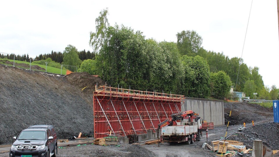 Ved anleggsområdet ved Biri på E6 hadde noen brukt tid på å omarrangere skiltene slik at trafikken ble ledet rett inn på anleggsområdet.