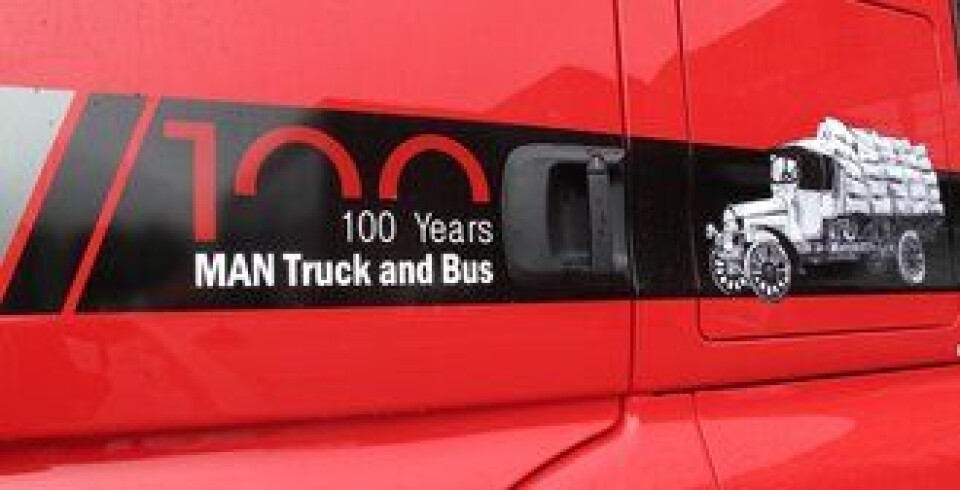 Jubileumslogoen som forteller at MAN har produsert lastebiler (og busser) i 100 år.