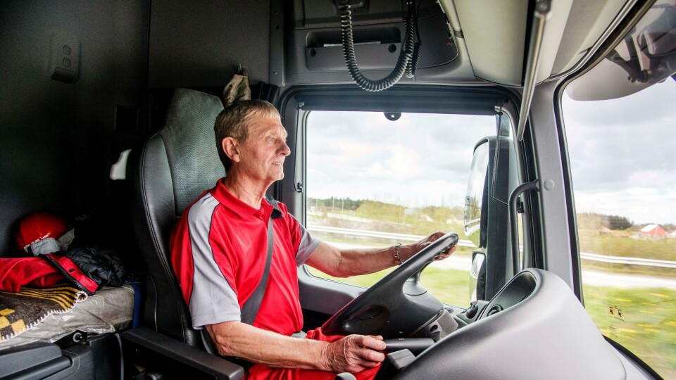 Hver dag klokken 0530 setter Arvid Vigre seg bak rattet i lastebilen hjemme på Vigre på Jæren.