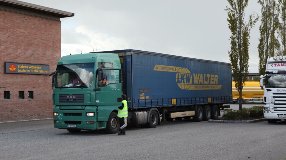 LKW Walter fikk nei på Jessheim. Trekkvogna fra det bulgarske selskapet BS Trans ble kjørt av en makedoner som ikke hadde papirene i orden.
