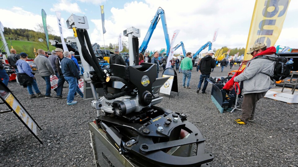 Engcon-tilt med demonterbar hurtigkoblet gripeenhet.