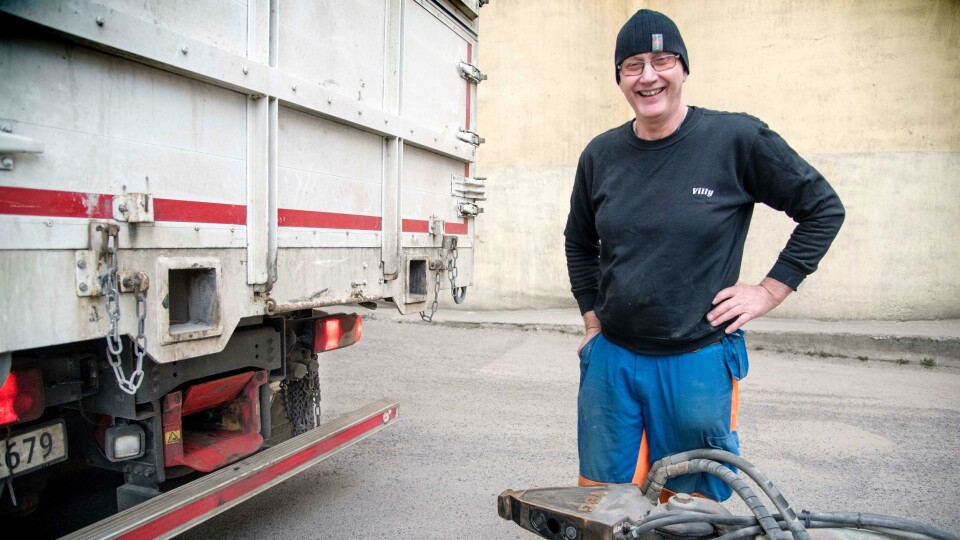 Villy Andresen har problemer med begge bena. Nytt VBG MFC hengerfeste gjør at han slipper å ut av bilen for å koble av og på hengeren.