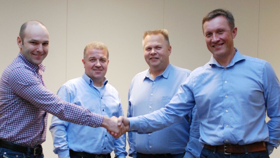 HOFFLEVERANDØR: UCO velger Volvo. Fra venstre: David Kristianslund (markedssjef Volvo Maskin), Morten Hvattum (Produktsjef Volvo), Lars Nyløkken (maskinsjef UCO) og Terje Paulsen (innkjøpssjef UCO).