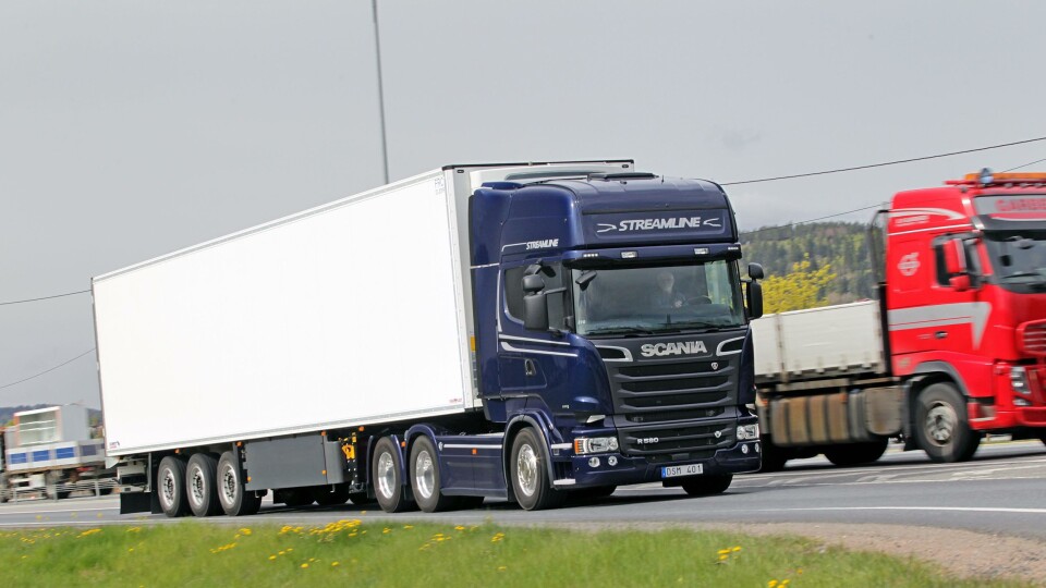 Denne Scania R580 oppfyller Euro 6-kravene og vil kunne kjøre i Oslo på forurensede dager også til vinteren. Det er det ikke sikkert at eldre biler vil få lov til.