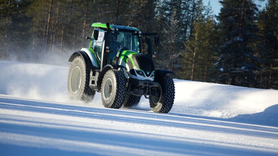Traktor i 130 km/t