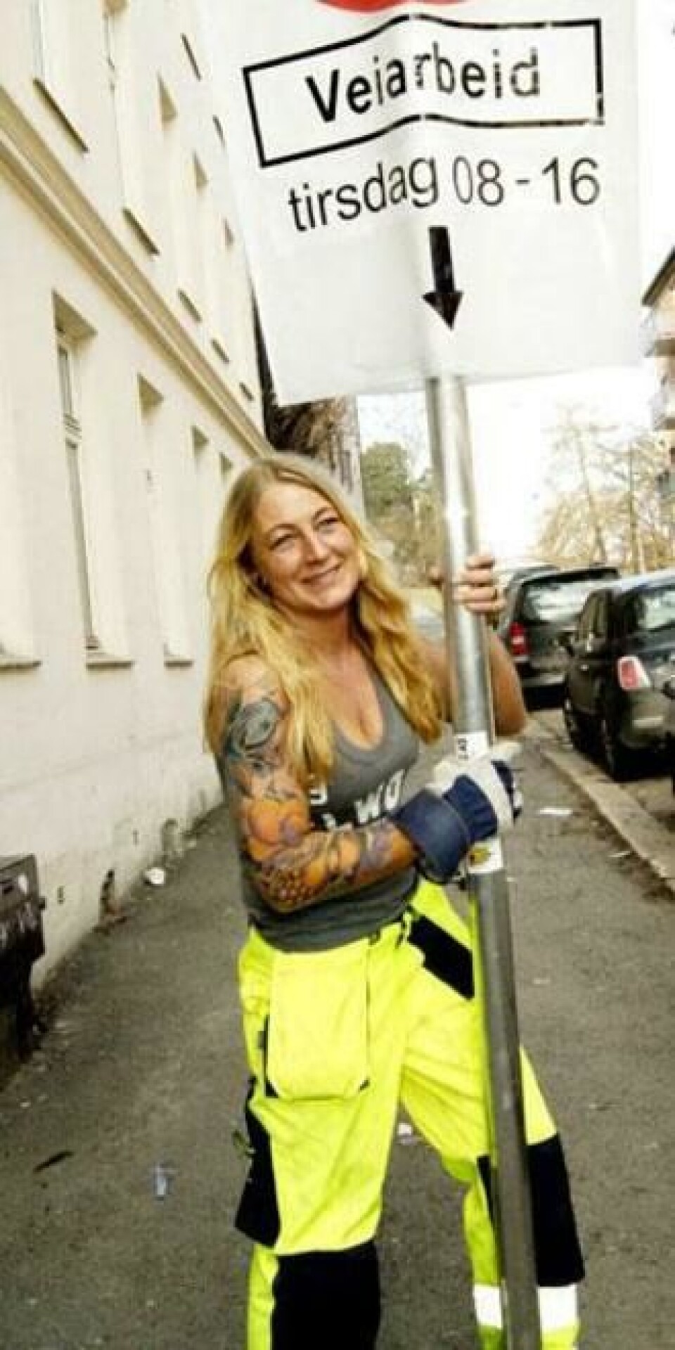 Merethe Ragnardotter Flakk fra Trafikk-Jentene på skiltjobb.