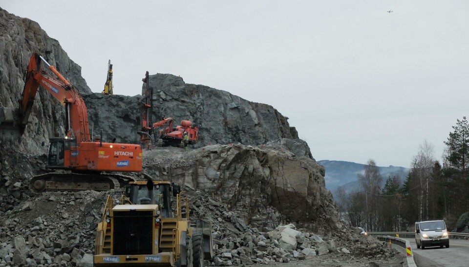 Hæhre entreprenør knytter nære forbindelser med Vei & Tunnelservice i Nord-Norge. Her er Hæhre Entreprenør i aksjon på ny E6 ved Mjøsa i Hedmark for et par år siden.