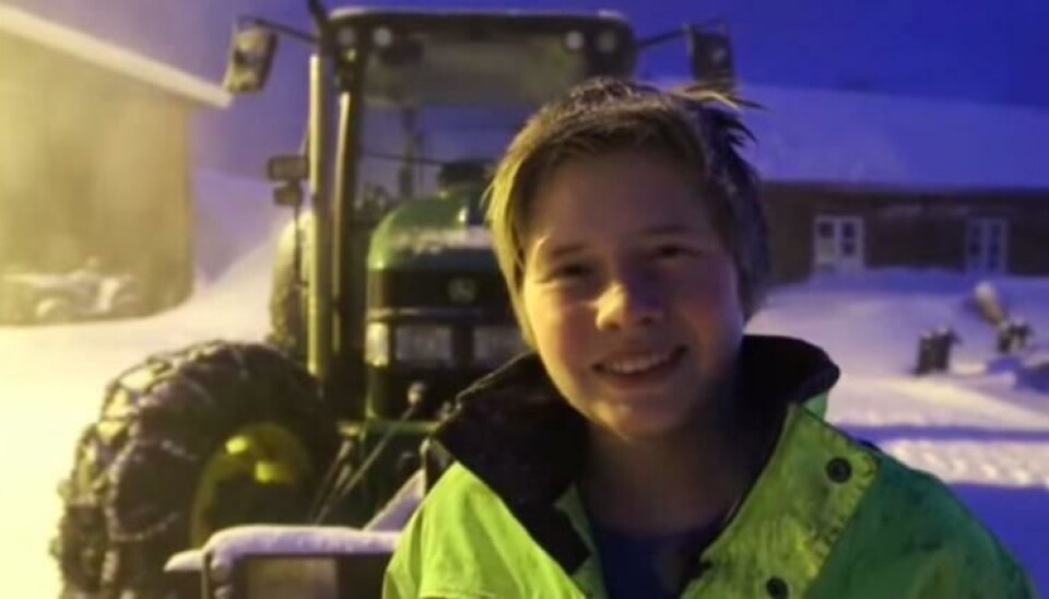 16-åring med ny brøytetraktor