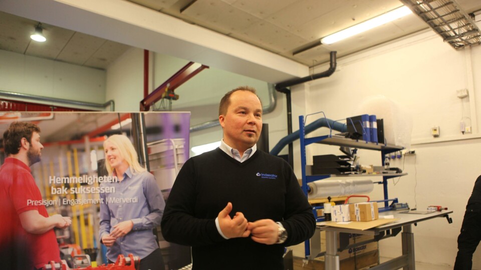 Nå står rebranding for tur. Denne genseren på daglig leder Finn Thrane Johansen, Country Manager i Rototilt AS (tidligere Indexator Rototilt Systems AS) blir nok snart erstattet av en det står Rototilt på.