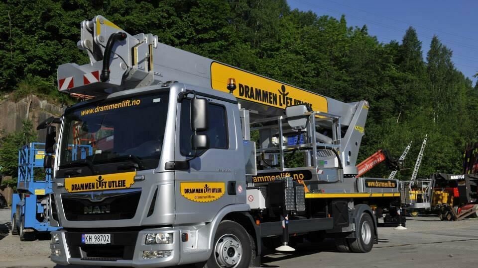 FOKUS PÅ BILLIFTER: Her en 32 meters billift. Osloavdelingen til Drammen Lift Utleie vil fokusere på billifter, men planen er å fylle opp med øvrig utleiesortiment etter hvert.