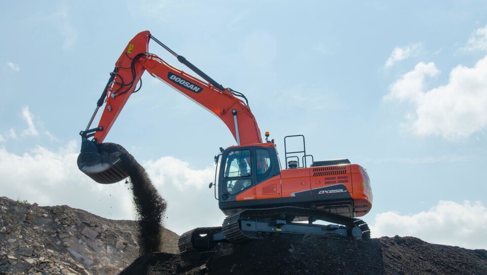 Den første Doosan beltegraveren i den nye 5-serien er 25,5-tonneren DX255LC-5, utstyrt med Doosans egen Steg IV-motor. Den første Doosan beltegraveren i den nye 5-serien er 25,5-tonneren DX255LC-5, utstyrt med Doosans egen Steg IV-motor.