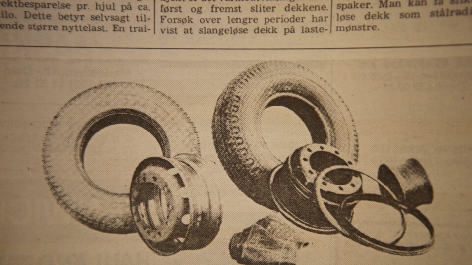 I tradisjonelle hjul må det seks deler til, mens de slangeløse bildekkene bare har to – dekket og felgen. Man sparer inn ca. 25 kilo på hvert slangeløse dekk.