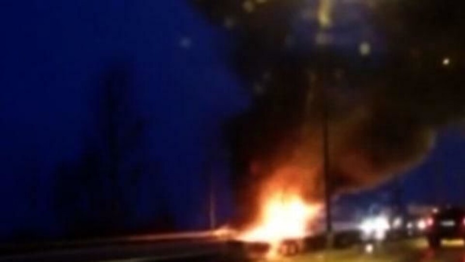 Mobilkran i brann på E6