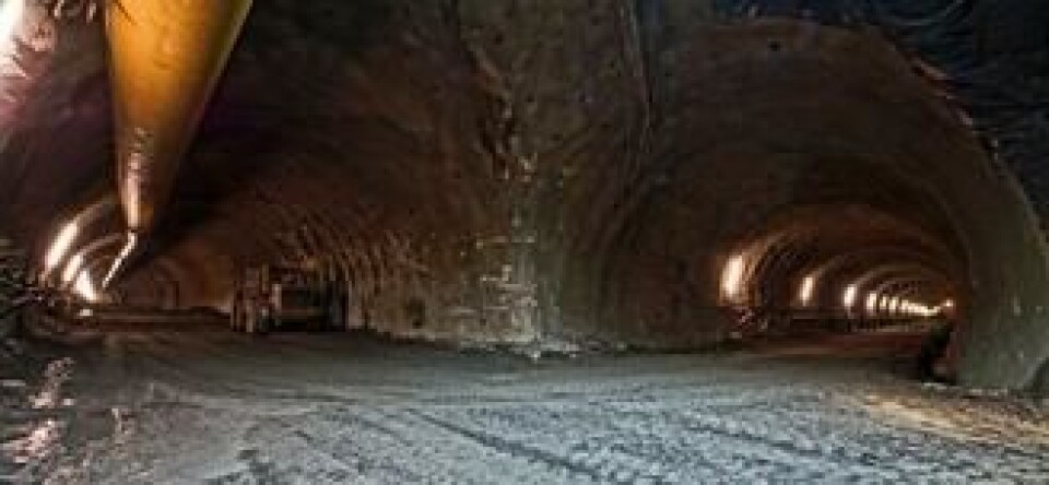 Hovedtunnelene (to løp) mellom Østerrike og Italia blir 64 km lange, men medregnet alle tilleggstunnelene (rømningsveier, vannføring, geologiske prøver etc.) blir hele tunnelprosjektet på formidable 230 km! Hovedtunnelene (to løp) mellom Østerrike og Italia blir 64 km lange, men medregnet alle tilleggstunnelene (rømningsveier, vannføring, geologiske prøver etc.) blir hele tunnelprosjektet på formidable 230 km!