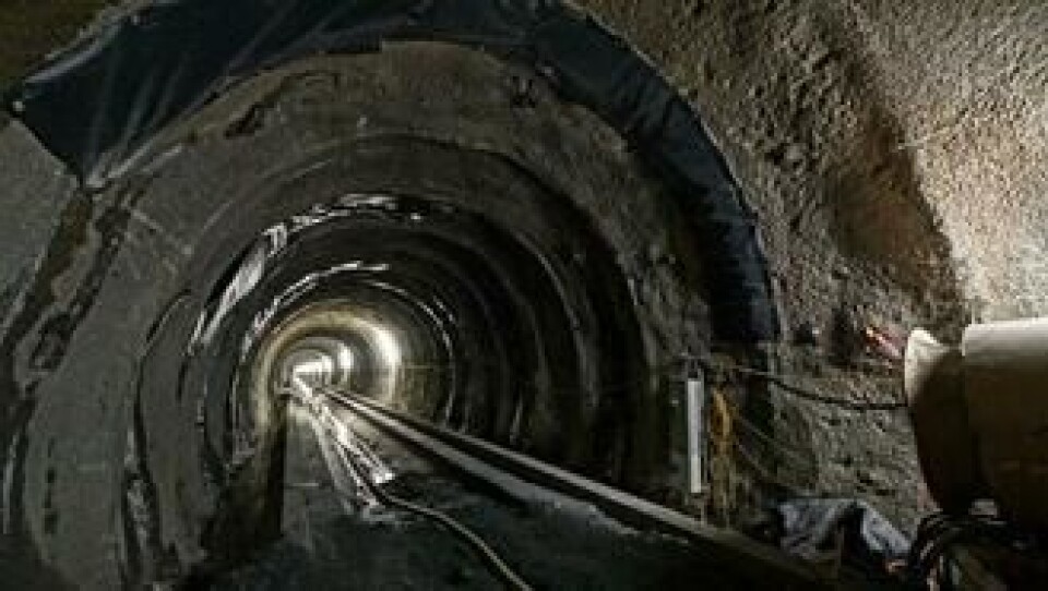 Verdens lengste jernbanetunnel skal stå ferdig i 2025 og åpnes for trafikk året etter. Men allerede nå er 30 km tunnel drevet. Hovedtunnelen får to løp. Verdens lengste jernbanetunnel skal stå ferdig i 2025 og åpnes for trafikk året etter. Men allerede nå er 30 km tunnel drevet. Hovedtunnelen får to løp.