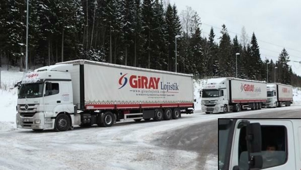 En håpløs situasjon for strandede tyrkiske sjåfører på Taraldrud kontrollstasjon.