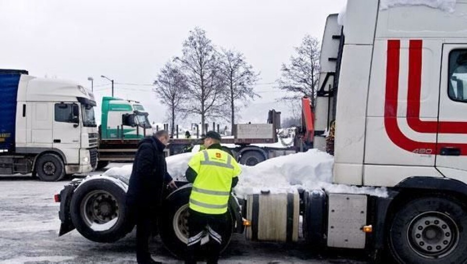 Raser mot norske dekkregler