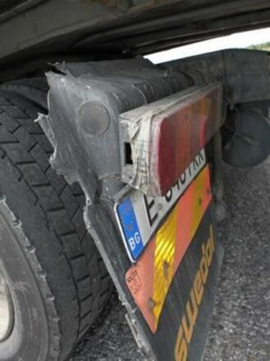 «Quick fix 2»: Tape er også en vanlig reparasjons-metode på denne Volvo-en. «Quick fix 2»: Tape er også en vanlig reparasjons-metode på denne Volvo-en.