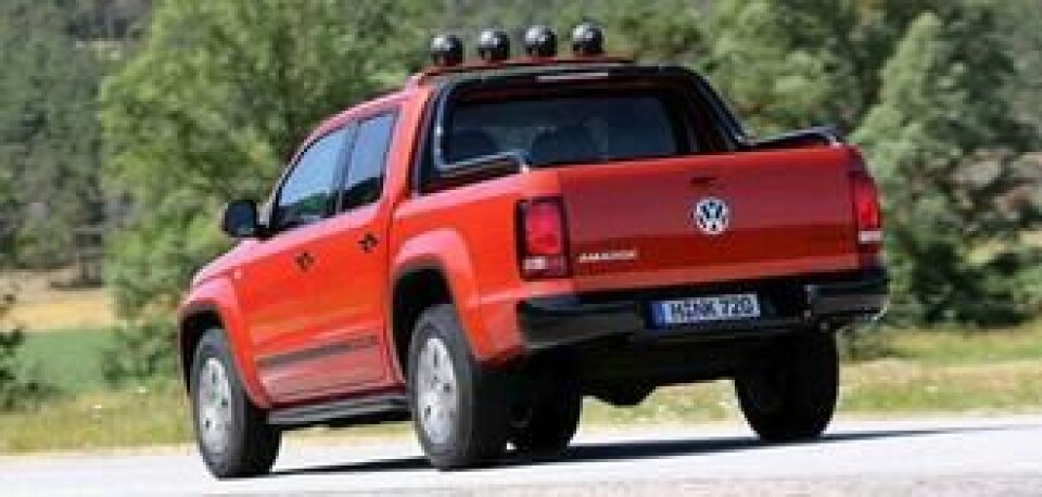 Amarok med blank sort veltebøyle.