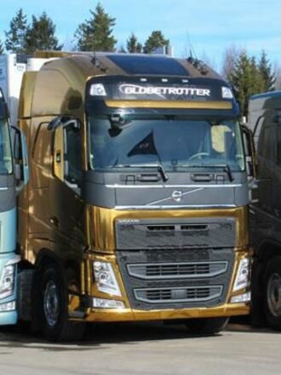Denne gullfargede Volvo FH vil uten tvil bli lagt merke til.