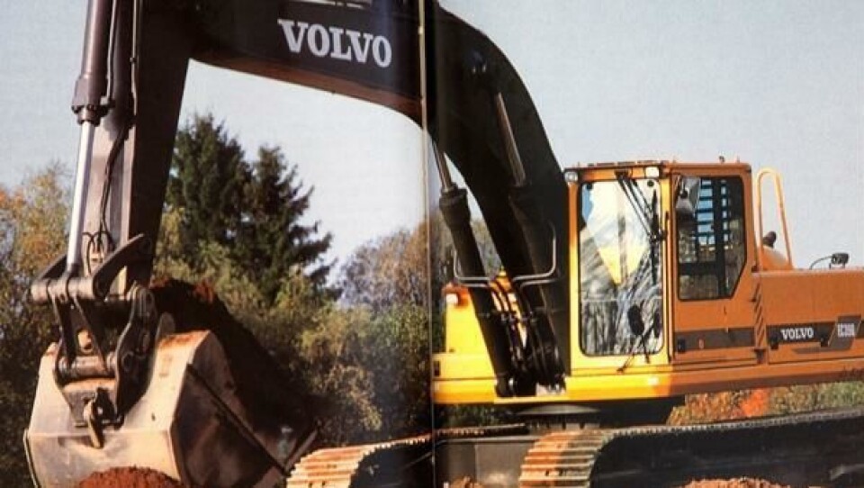 De første gravemaskinene i Volvo-programmet, EC340/EC390, er utstyrt med samme motor, men har en vektdifferanse på 6 tonn.
