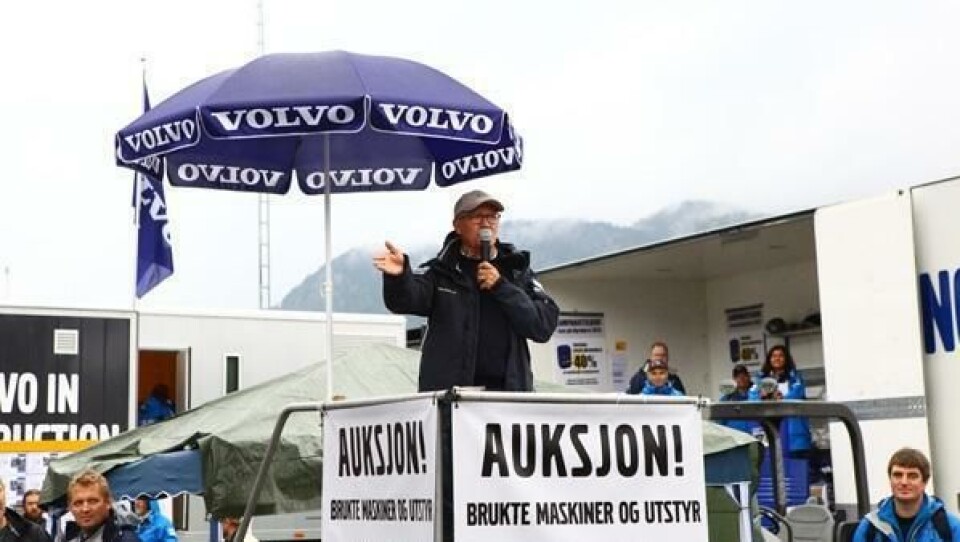 Auksjonarius i fjor var produktsjef Terje Andersen fra Volvo Maskin.