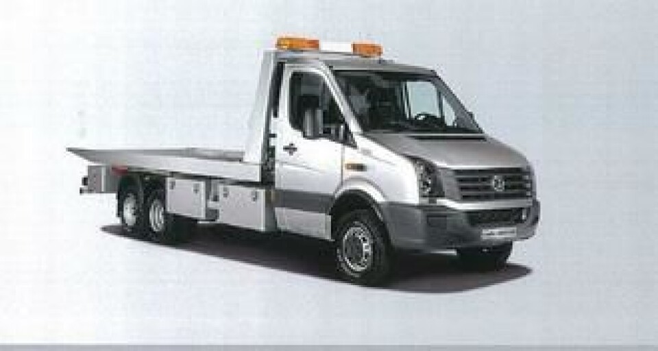 Denne bergningsbilen er bygd på Crafter 50 4MOTION chassis som med en påbygd 3. aksel har en totalvekt på 8000 kg. Det gir en nyttelast på hele 3450 kg. Planet er 5700 mm langt og 2200 mm bredt. Med drift på de to fremre akslene har bilen god fremkommelighet under alle forhold.
