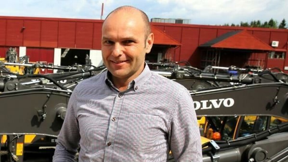 GOD AKSEPT I MARKEDET: David Kristianslund, her på anlegget til Volvo Maskin AS på Mastemyr, sier Volvo-høvlene har fått god aksept i det norske anleggsmarkedet. Derfor var ikke nyheten om produksjonsstopp spesielt gledelig, sett med norske Volvo-øyne.