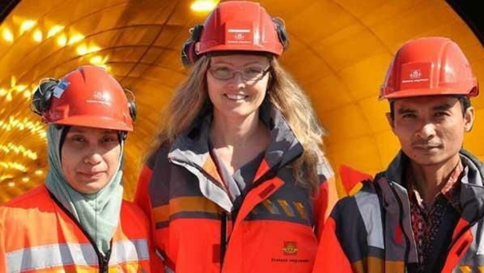 Tunnelkunnskap fra Norge til Indonesia: Kjersti Dunham med sivilingeniørene Susy Kartika Ariestianty og Hardiansyah Putra fra Indonesia som hospiterer i Vegdirektoratet.