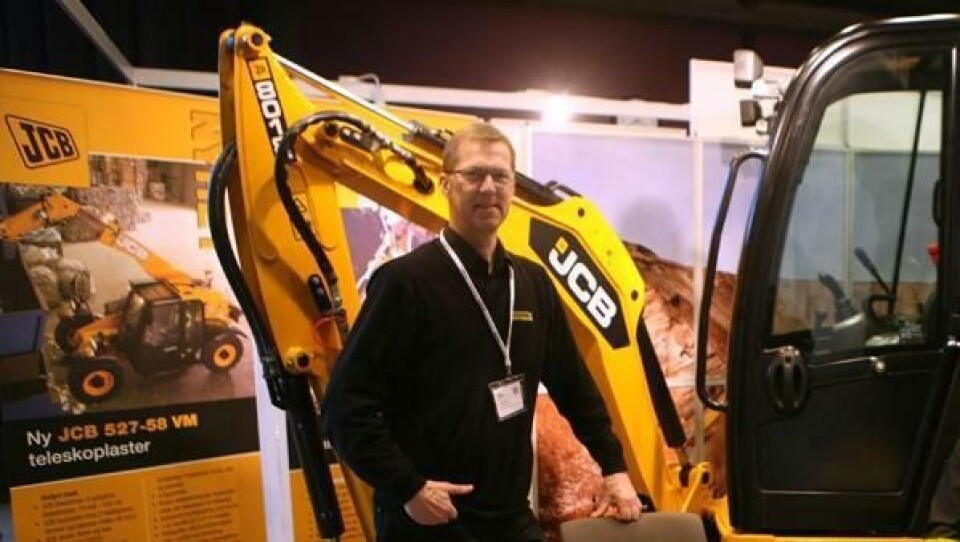 BYGGER NETTVERK: Salgssjef Roy Pedersen i Rosendal Maskin (JCB) har fått ny forhandler i sør-Hordaland/nord-Rogaland.