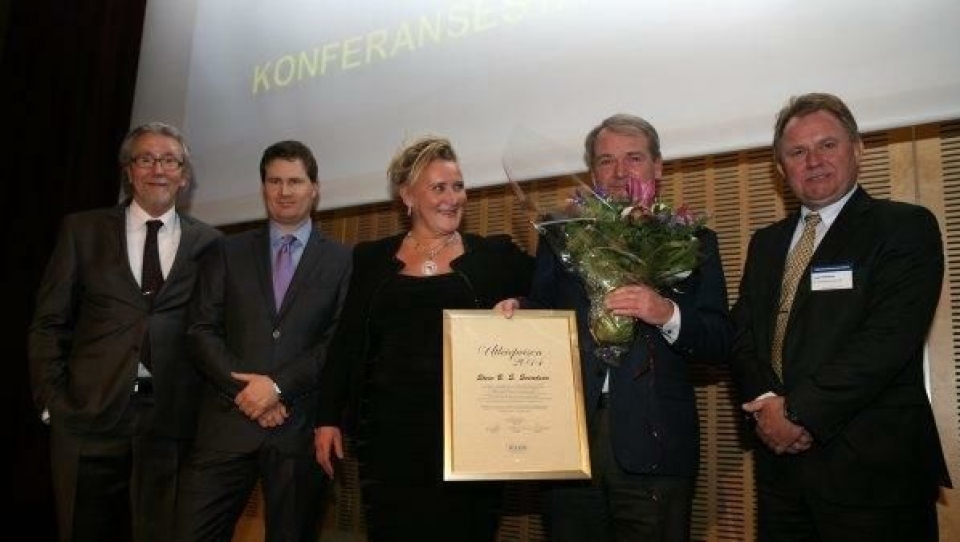 Stein Svendsen ble tildelt Utleieprisen 2014 under Utleiekonferansens bankett tirsdag. Her flankeres han av (f.v.) Leo Nygænen, Arve Brekkhus, Nina Aasland og Yngve Torkildsen.