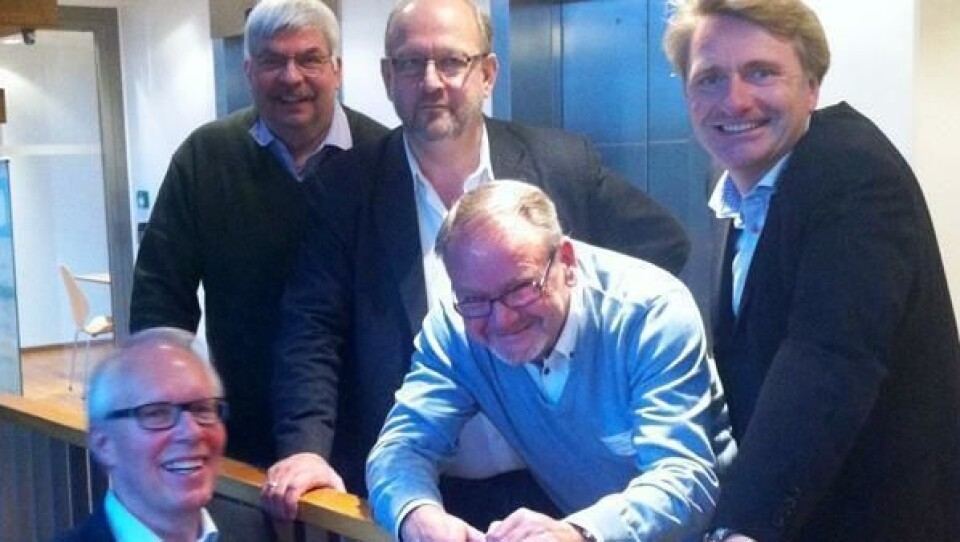 Fornøyd programkomite. Fra venstre bak: Jan Aasekjær, BAS Maskinutleie AS, Geir Gule, Christiania Stillas AS, Stein B.S. Svendsen Hertz Maskinutleie, Bent Nygren, Cramo AS og i trappen (tv) Arne K. Bugge, avtroppende leder av Norsk Utleieforening. Hans etterfølger, Ynge Torkildsen, var ikke til stede.